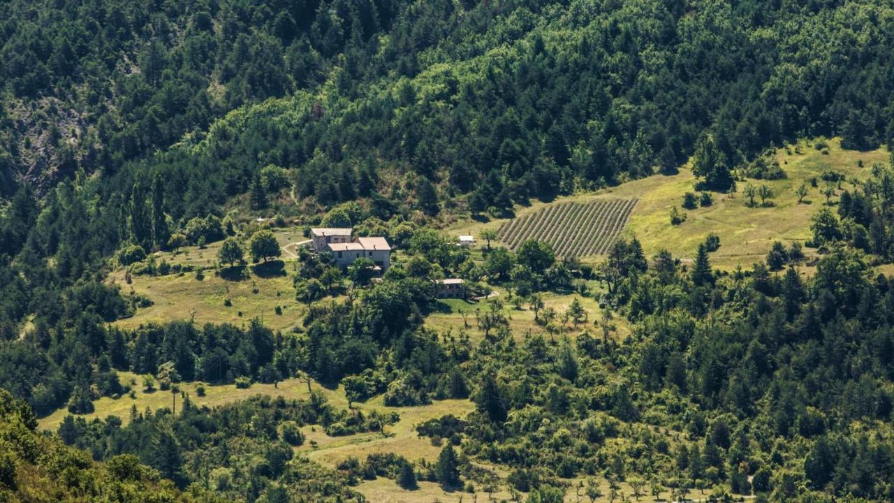 Entre Terre Et Ciel Bed & Breakfast Rémuzat Exterior foto